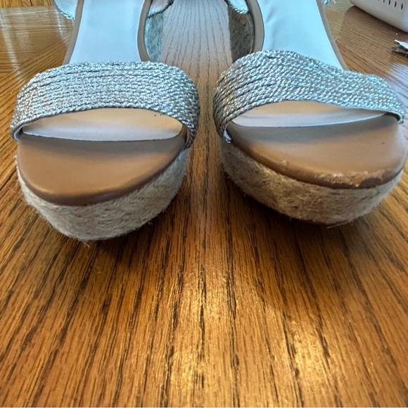 Fergalicious Gold Metallic Jute 4 1/4” Wedge Platform Heels Sandals Size 9 - Picture 3 of 12